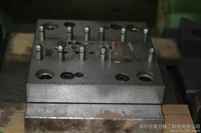 深圳市雙力精工制造 五金模具 精密模具制造 模具設計 五金連續模 模具材質D2鋼料圖片_高清圖_細節圖